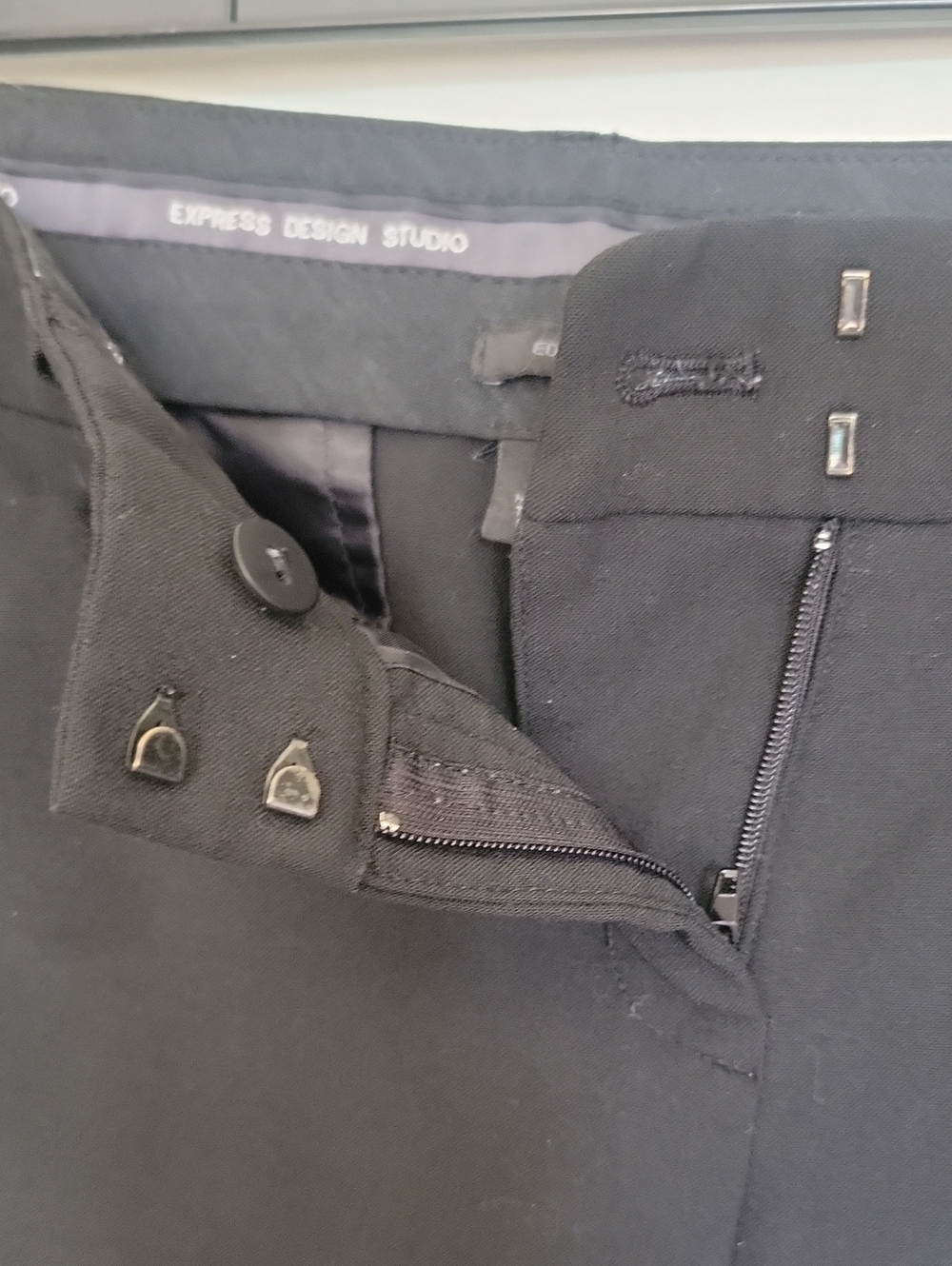 Express Dress Pants. Editor Fit. Size 2 Long. Black. Like New. - Picture 6 of 7